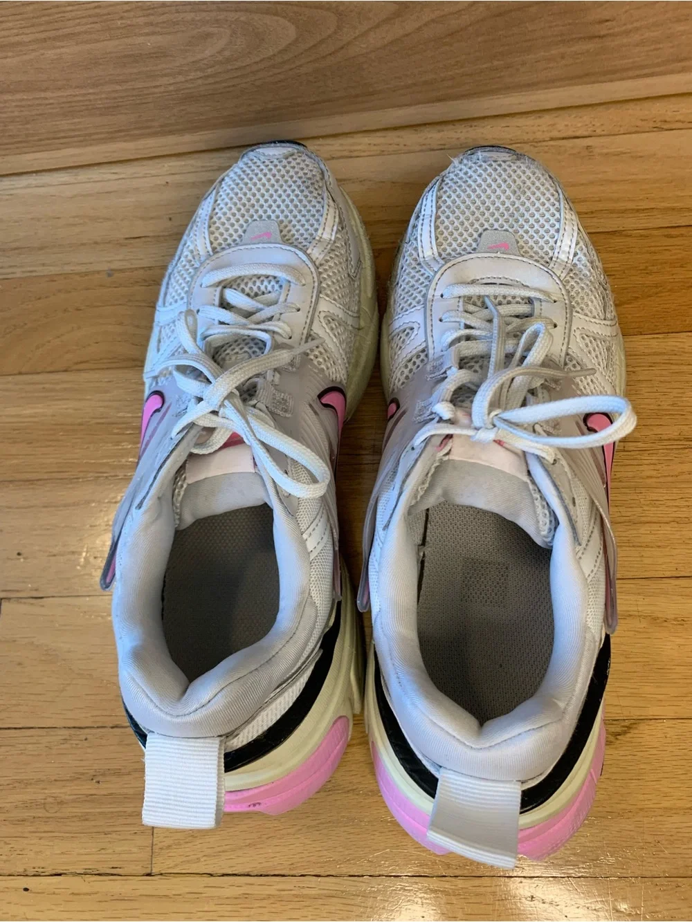 Nike V2K Run Women's Run Sneakers in White and Pink - Size 9
